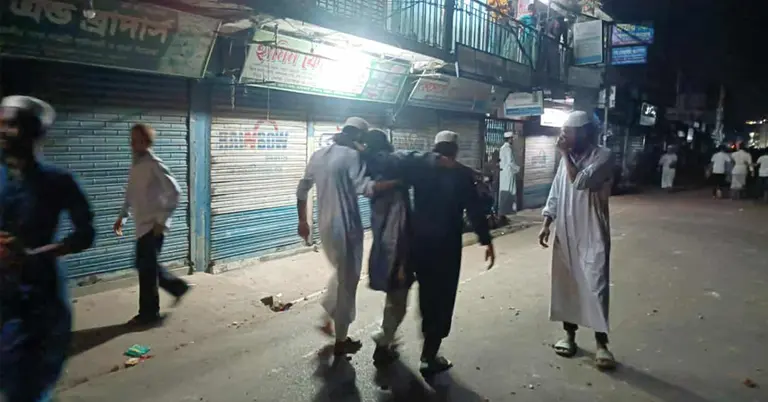 সড়ক অবরোধ, ভাঙচুর ও ধাওয়া-পাল্টা ধাওয়ায় আহত একজন